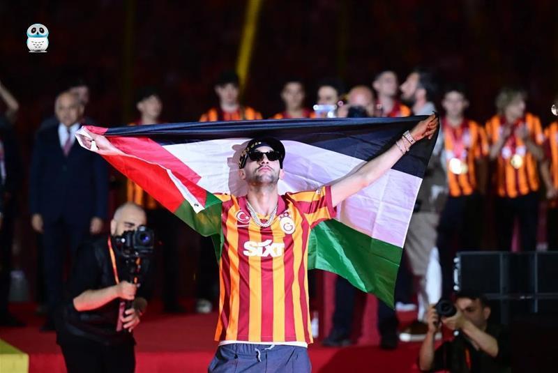 Hakim Ziyech de sahneye Filistin bayrağıyla çıktı